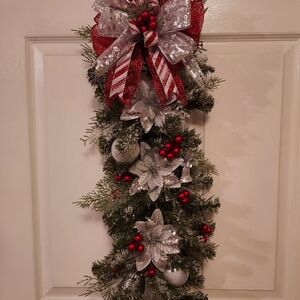Christmas Swag , Poinsettias & Berries In Evergreen , Elegant